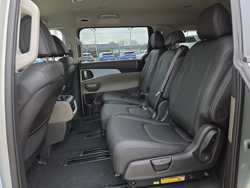 New 2026 Kia Carnival EX FWD image 6