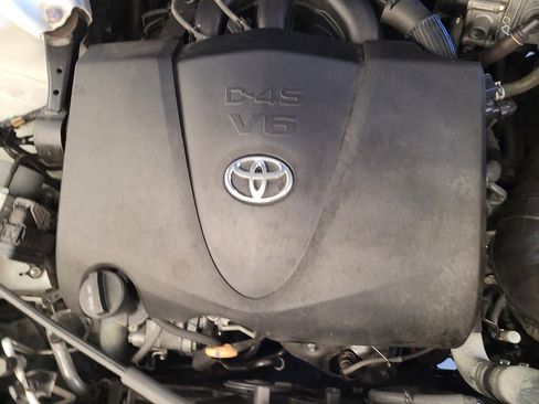 Used 2018 Toyota Highlander LE image 30