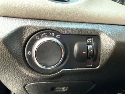 Used 2014 Chevrolet Cruze LS FWD image 40