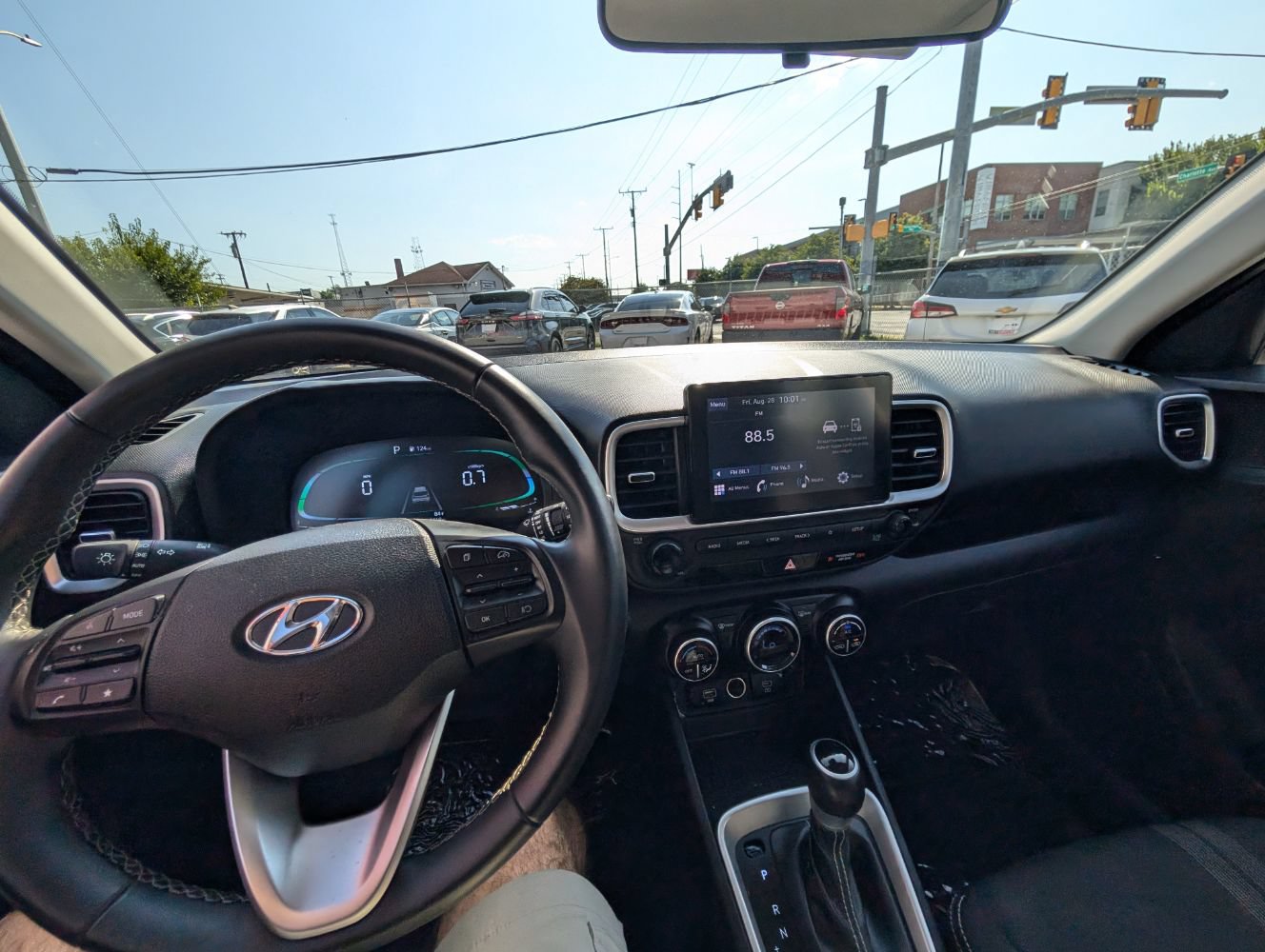 Used 2024 Hyundai Venue SEL FWD image 21