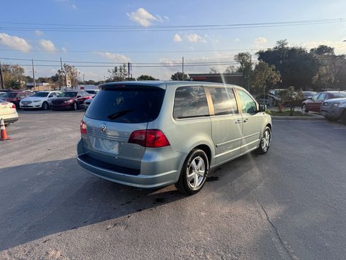 Used 2009 Volkswagen Routan SEL image 5