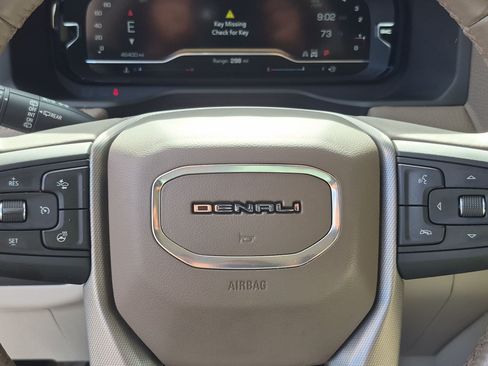 Used 2022 GMC Yukon Denali AWD/4WD image 18
