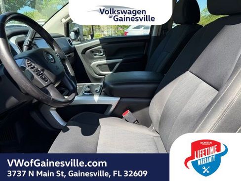Used 2018 Nissan Titan SV w/ SV Convenience Package AWD/4WD image 18