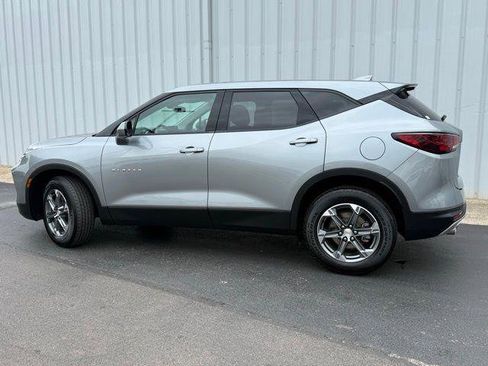 Used 2025 Chevrolet Blazer LT AWD/4WD image 2