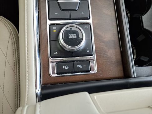 Certified 2019 Ford Expedition Platinum AWD/4WD image 16