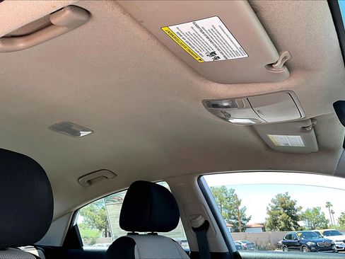 Used 2022 Hyundai Accent SE w/ Cargo Package FWD image 16