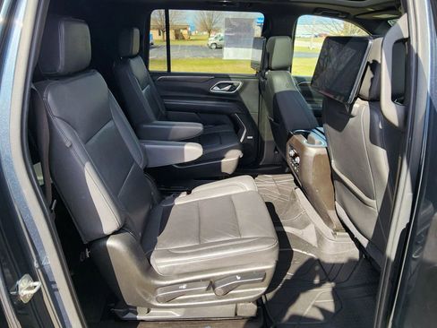 Used 2021 Chevrolet Suburban Z71 w/ Luxury Package image 25
