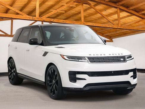 Used 2024 Land Rover Range Rover Sport SE AWD/4WD image 7