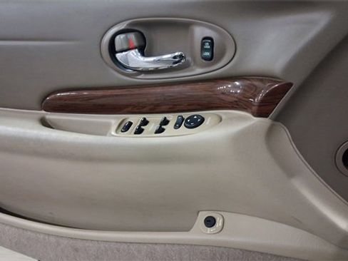 Used 2004 Buick Le Sabre Custom image 30