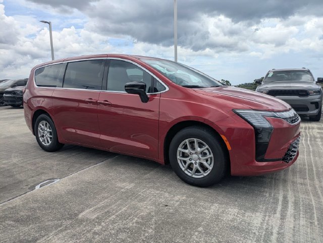 New 2027 Chrysler Pacifica Select FWD image 2
