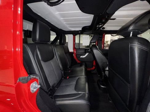 Used 2015 Jeep Wrangler Unlimited Sahara AWD/4WD image 14