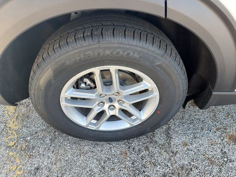 New 2026 Ford Explorer Active RWD image 19