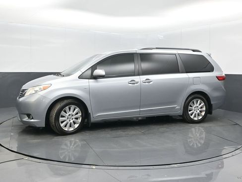 Used 2016 Toyota Sienna XLE image 4