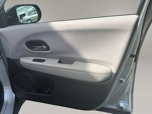 Used 2016 Honda HR-V LX image 26