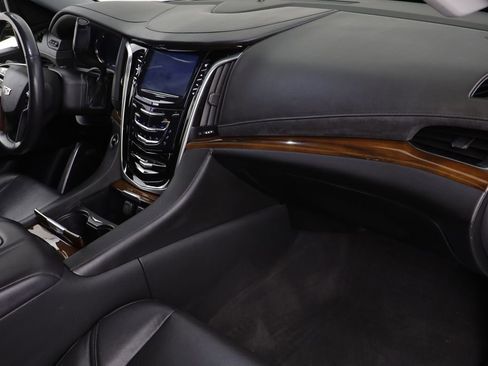 Used 2020 Cadillac Escalade Premium Luxury AWD/4WD image 22