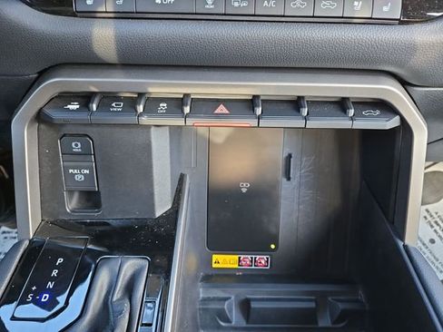 Used 2025 Toyota Tundra Limited image 24