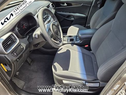 Certified 2017 Kia Sorento FWD image 11