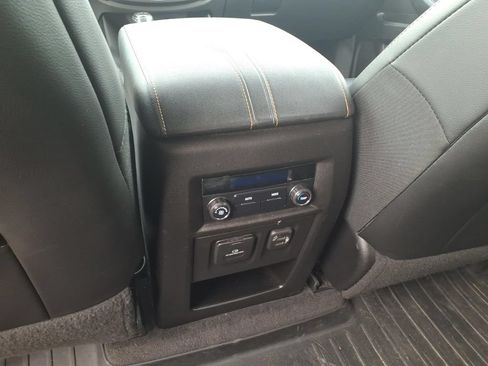 Used 2020 Chevrolet Traverse LT w/ LT Premium Package AWD/4WD image 11