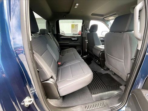 Used 2023 Chevrolet Silverado 1500 LT AWD/4WD image 16