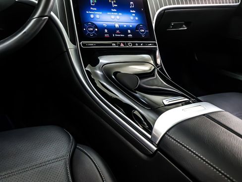 Used 2023 Mercedes-Benz C 300 Sedan image 6