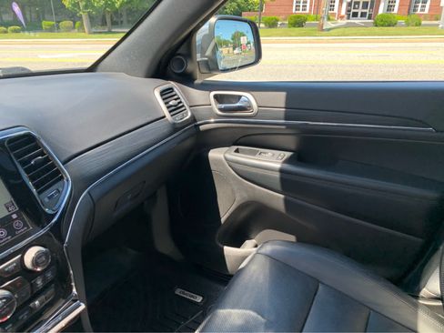 Used 2021 Jeep Grand Cherokee Limited w/ Luxury Group II AWD/4WD image 26