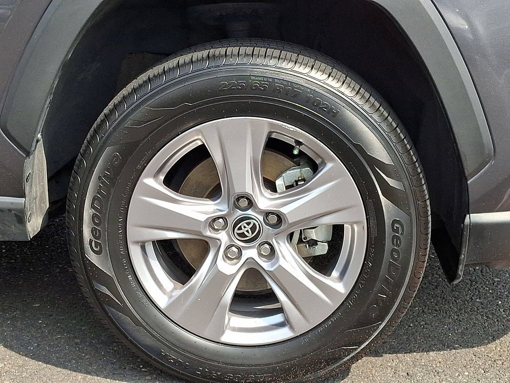 Certified 2025 Toyota RAV4 XLE AWD/4WD image 8