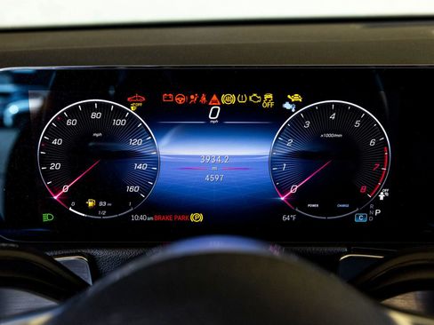 Used 2025 Mercedes-Benz GLB 250 image 12