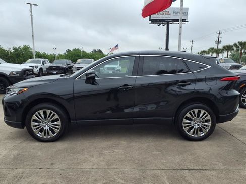 Used 2024 Toyota Venza XLE AWD/4WD image 9