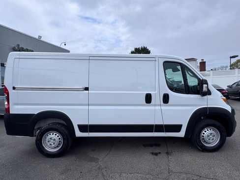 Used 2025 RAM ProMaster 2500 w/ Convenience Group FWD image 9