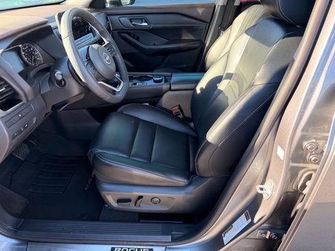 Used 2023 Nissan Rogue SL w/ SL Premium Package image 7