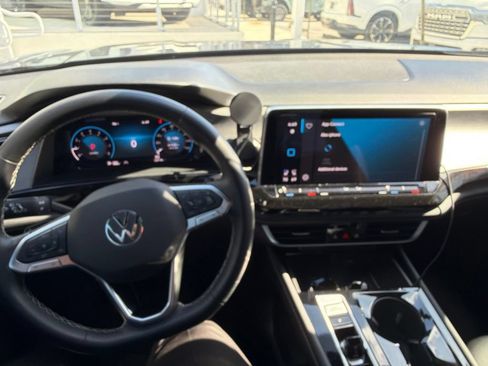 Used 2025 Volkswagen Atlas Cross Sport SE w/ Panoramic Sunroof Package FWD image 11