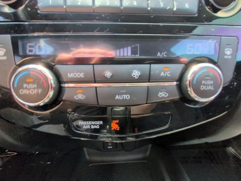 Used 2015 Nissan Rogue SV AWD/4WD image 33