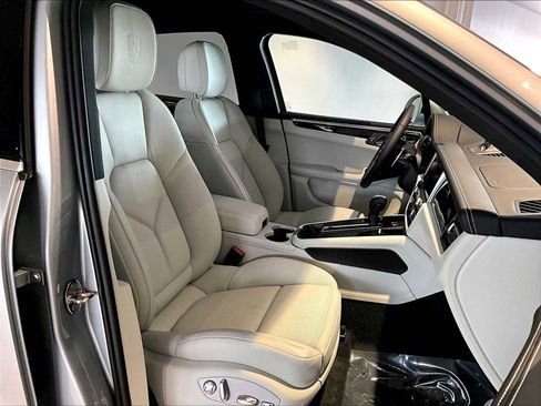 New 2026 Porsche Macan image 19