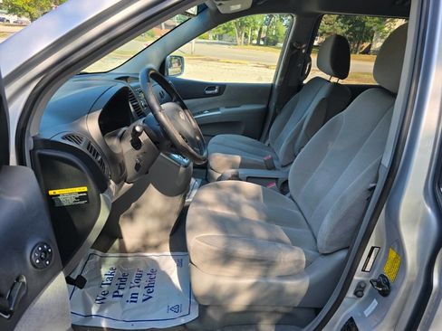 Used 2007 Hyundai Entourage GLS image 16