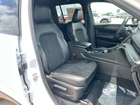 Used 2025 Jeep Grand Cherokee Altitude AWD/4WD image 23