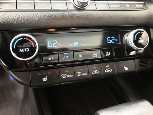 Certified 2022 Hyundai Elantra Limited image 19