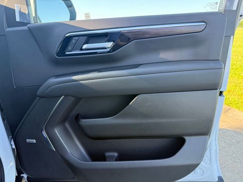 New 2026 Chevrolet Suburban LT w/ Comfort Package AWD/4WD image 21