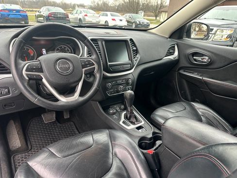 Used 2016 Jeep Cherokee Trailhawk w/ Comfort/Convenience Group AWD/4WD image 13
