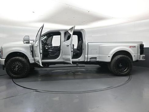 Used 2025 Ford F350 Platinum w/ FX4 Off-Road Package image 49