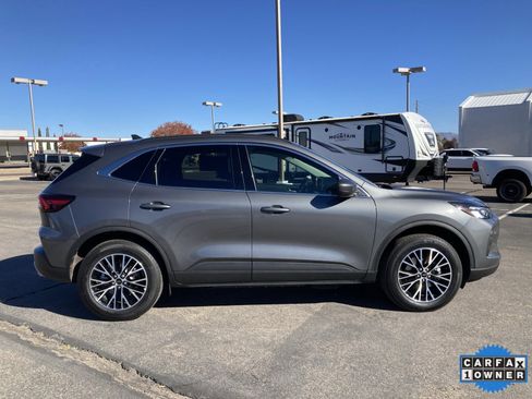 Used 2025 Ford Escape SE image 4