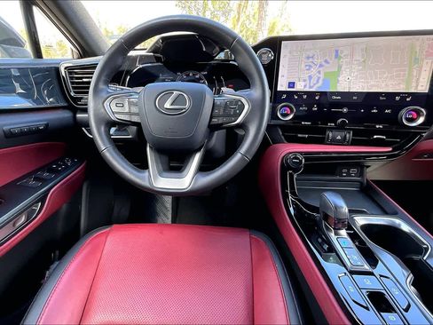 Used 2025 Lexus NX 250 FWD w/ Premium Package image 6