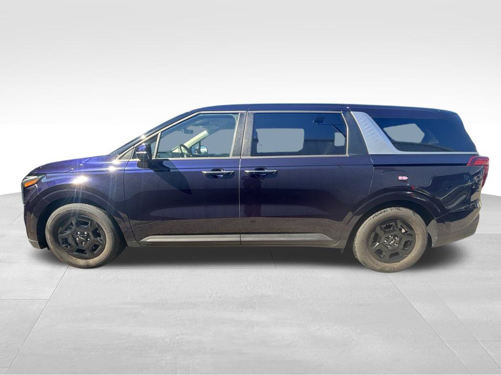 Used 2026 Kia Carnival FWD image 2