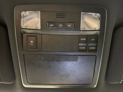 Used 2018 Toyota Tacoma Limited AWD/4WD image 10
