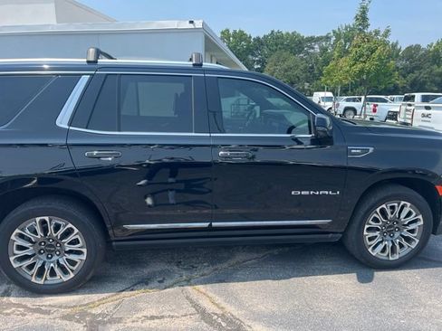 Used 2024 GMC Yukon Denali Ultimate AWD/4WD image 4