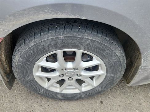 Used 2020 Chrysler Pacifica Touring-L image 5