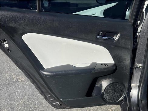 Used 2019 Toyota Prius XLE image 28