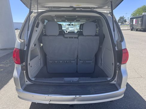 Used 2011 Volkswagen Routan SEL FWD image 55