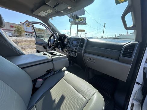 Used 2019 Ford F350 XL w/ Trailer Tow Package image 14