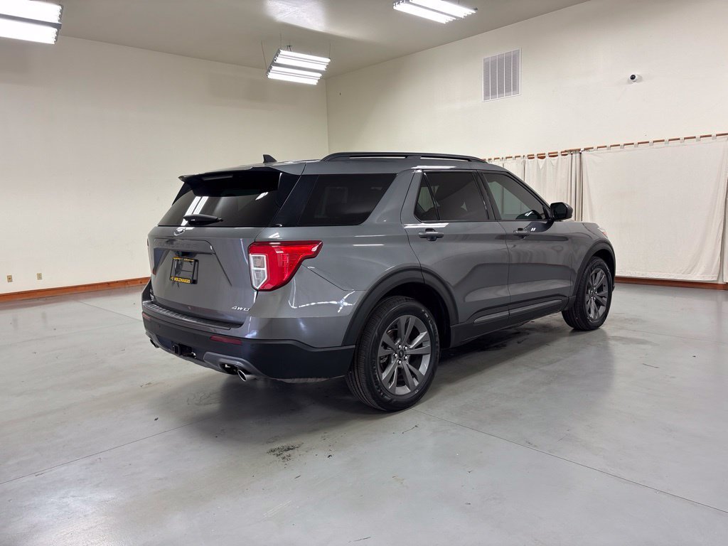 Used 2021 Ford Explorer XLT w/ Equipment Group 202A AWD/4WD image 8