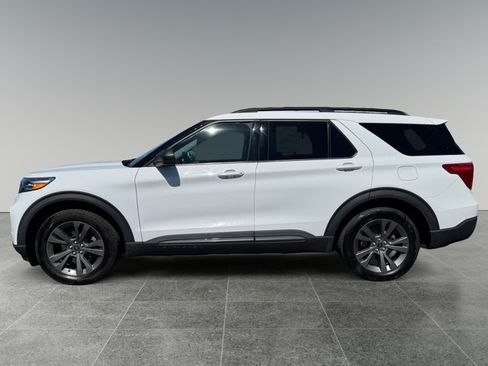 Used 2021 Ford Explorer XLT w/ Equipment Group 202A AWD/4WD image 3